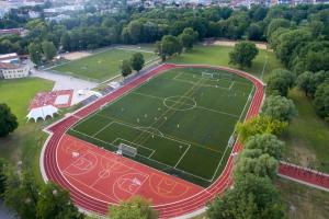 Luftbild Sportanlage Universitätssportzentrum mit Fuballplatz und Tartanbahn