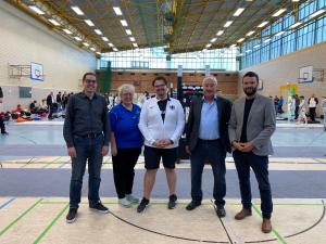 Sportdezernent Koppe mit Mitgliedern Fechterverband, Fechterbund und Fechtsportverein Jena