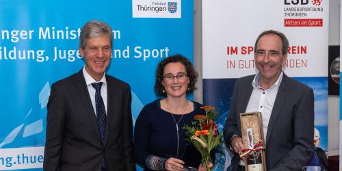Anne Kindler erhält Thüringer Sportplakette von Sportminisiter Herr Holter und Präsident des LSB Herr Hügel
